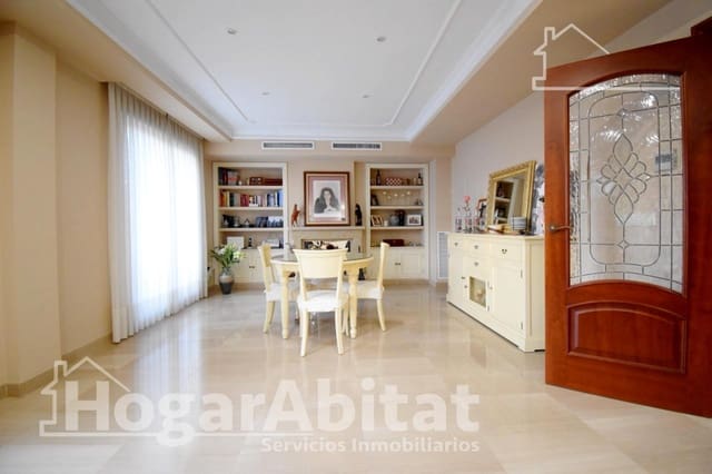 6 bedroom Townhouse for sale in Almoines with garage - € 520,000 (Ref: 9431119)