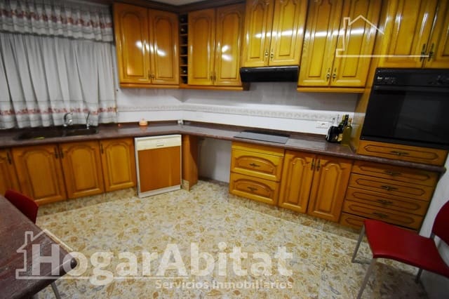 4 bedroom Flat for sale in L'Alcora with garage - € 200,000 (Ref: 9433484)