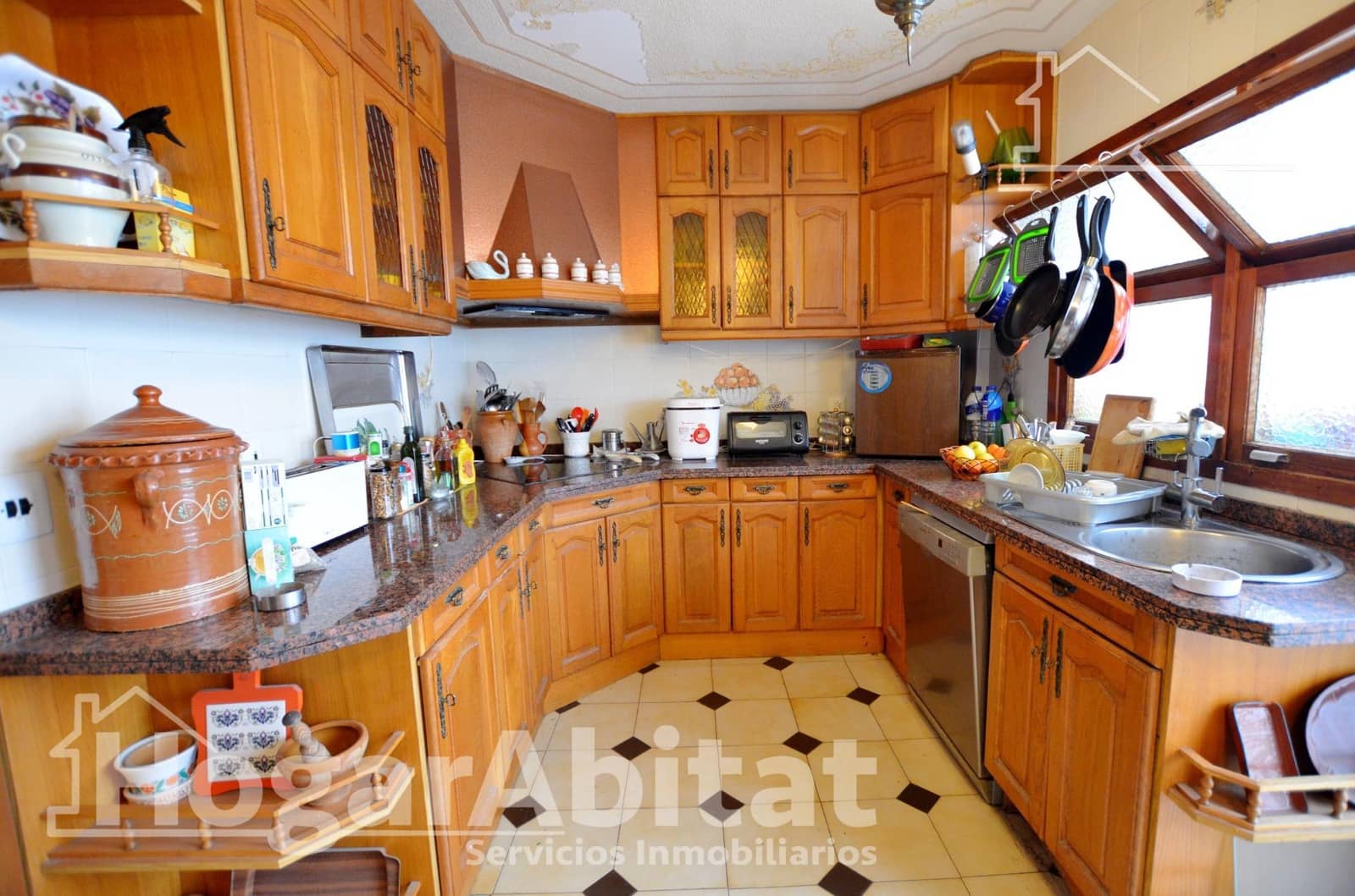 6 bedroom Flat for sale in Alicante / Alacant city - € 572,000 (Ref: 9433497)