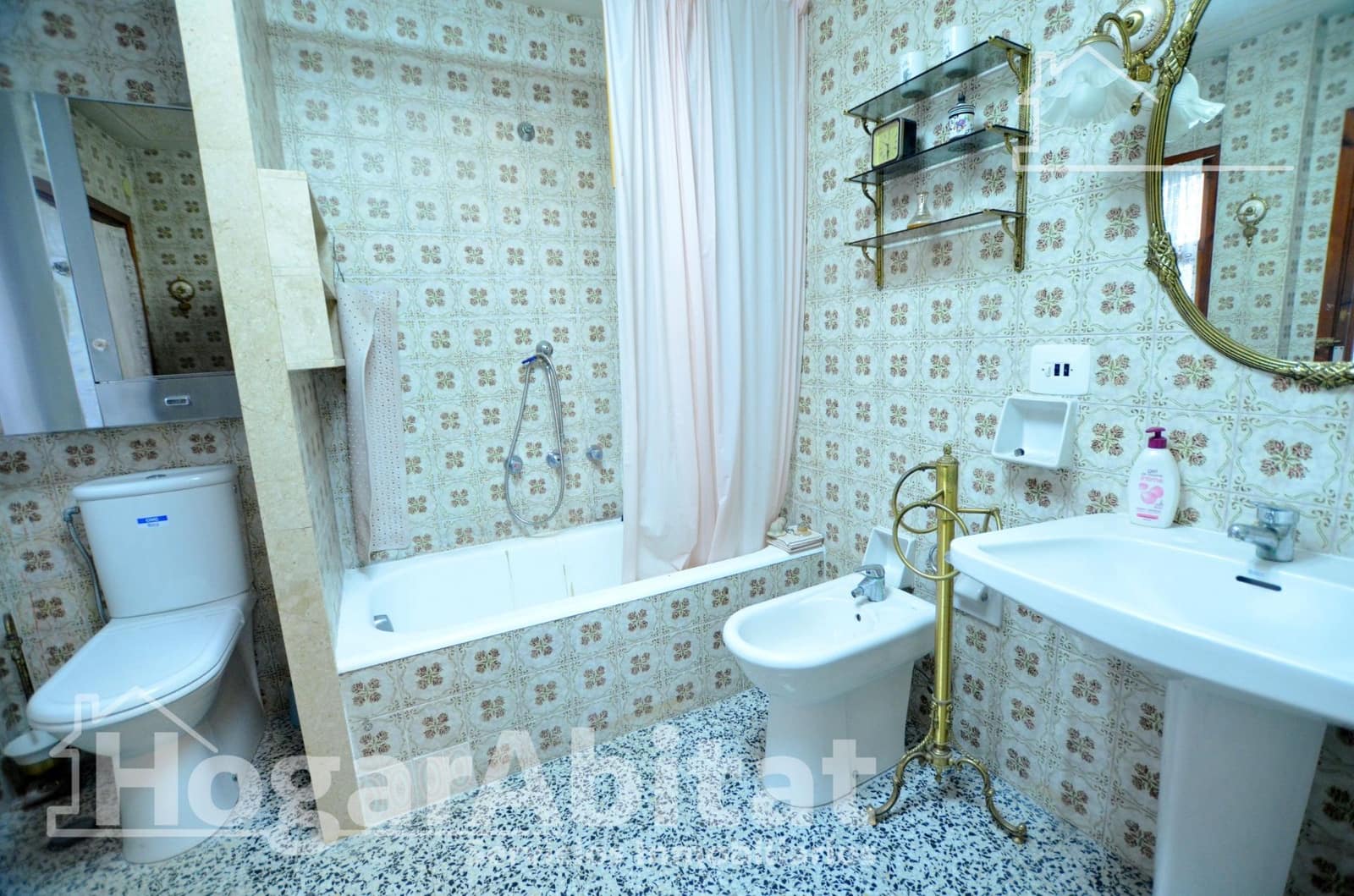 6 bedroom Flat for sale in Alicante / Alacant city - € 572,000 (Ref: 9433497)