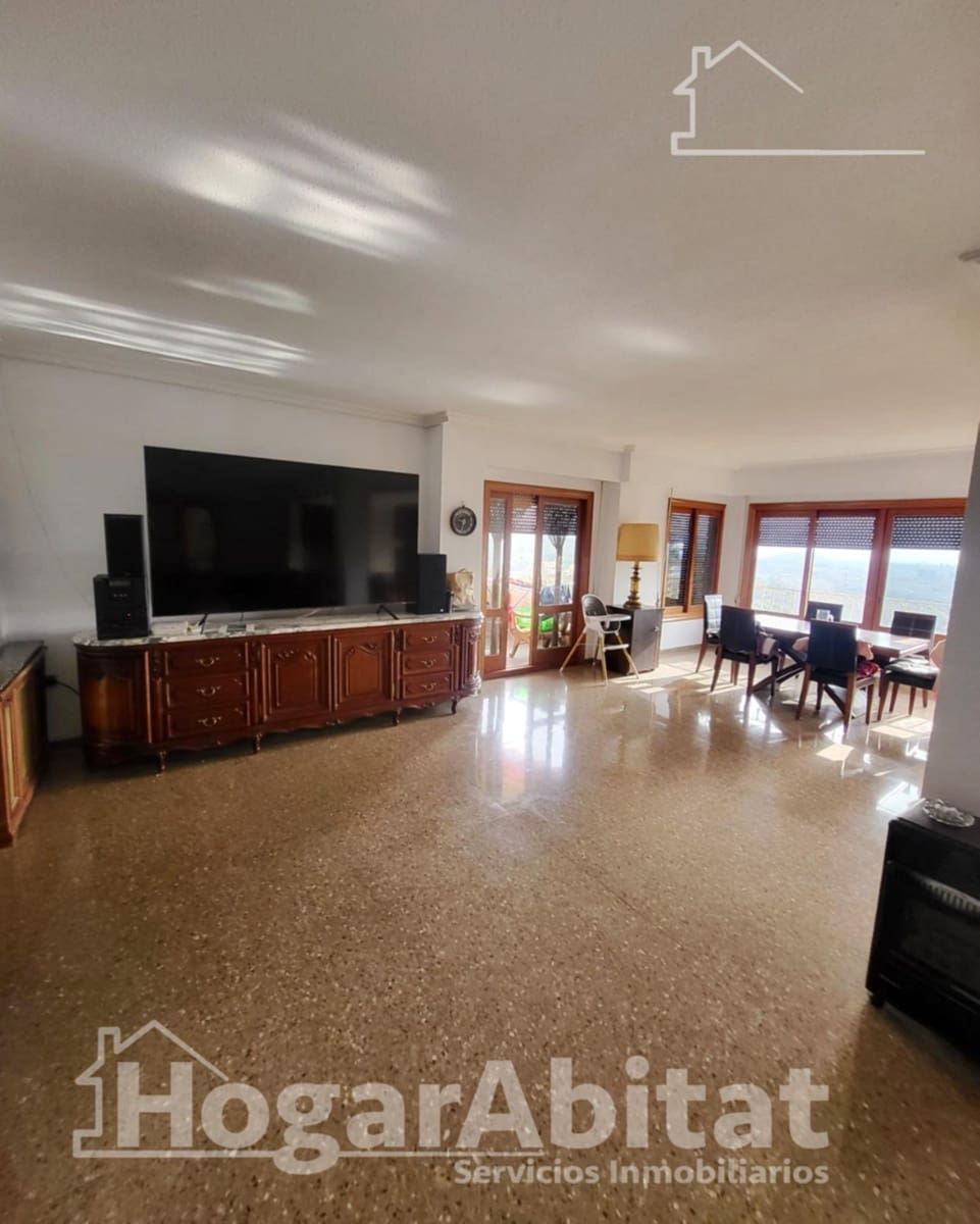 5 bedroom Flat for sale in L'Alcora with garage - € 195,000 (Ref: 9433499)