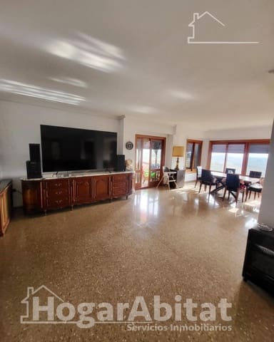 5 bedroom Flat for sale in L'Alcora with garage - € 195,000 (Ref: 9433499)