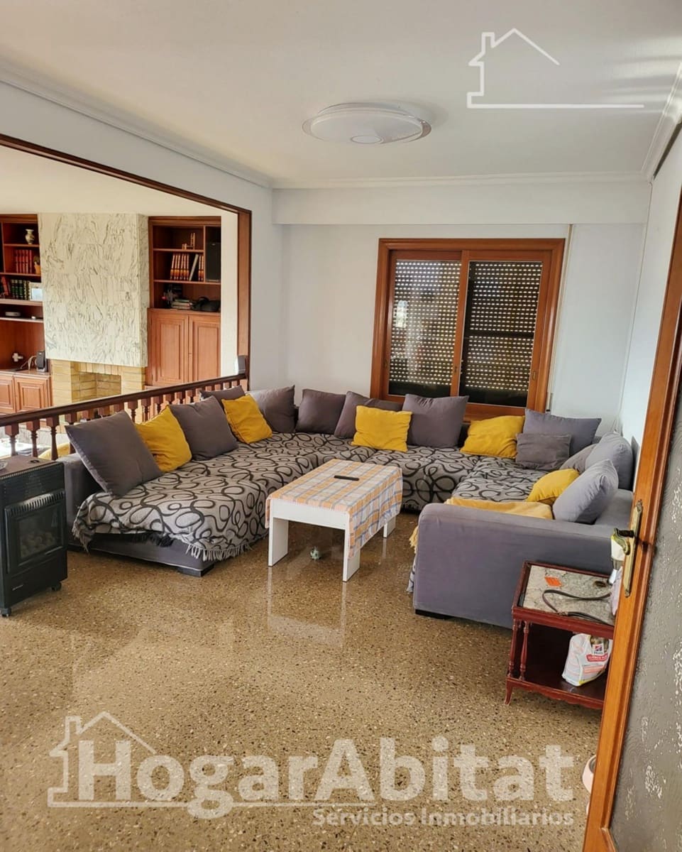 5 bedroom Flat for sale in L'Alcora with garage - € 195,000 (Ref: 9433499)