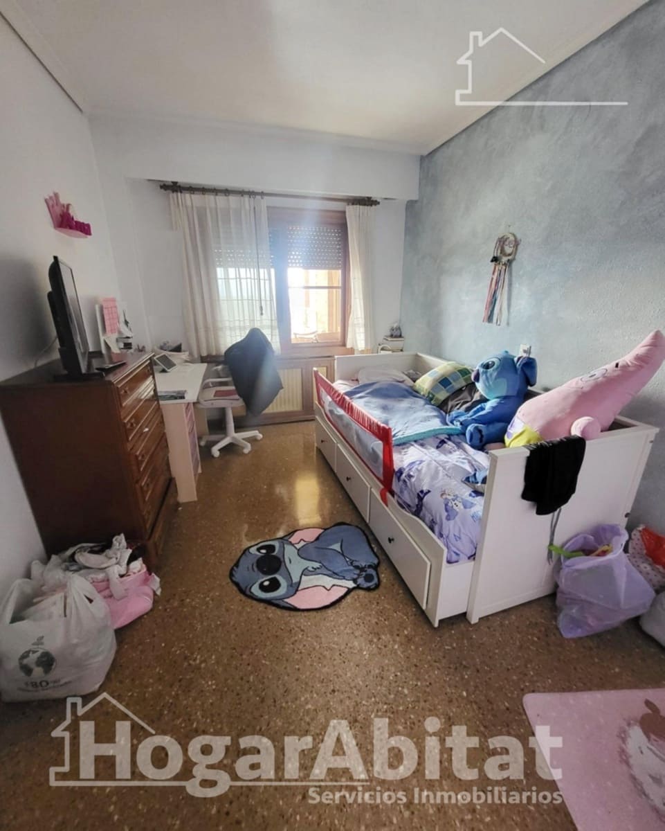 5 bedroom Flat for sale in L'Alcora with garage - € 195,000 (Ref: 9433499)