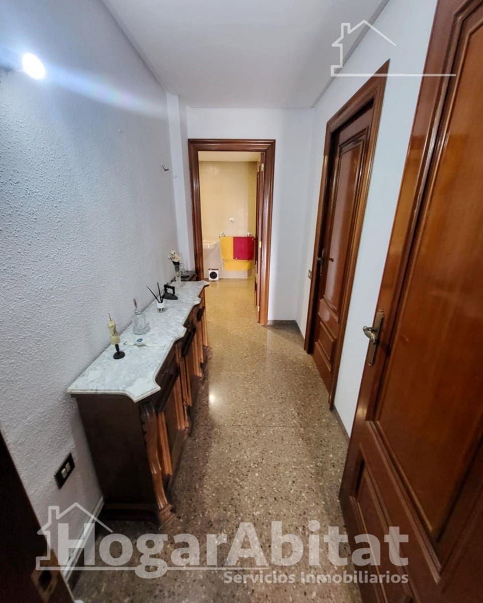 5 bedroom Flat for sale in L'Alcora with garage - € 195,000 (Ref: 9433499)