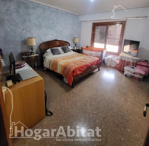 5 bedroom Flat for sale in L'Alcora with garage - € 195,000 (Ref: 9433499)