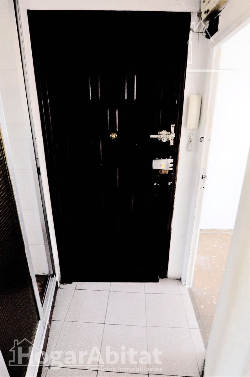 3 slaapkamer Flat te koop in Valencia stad - € 125.000 (Ref: 9437158)