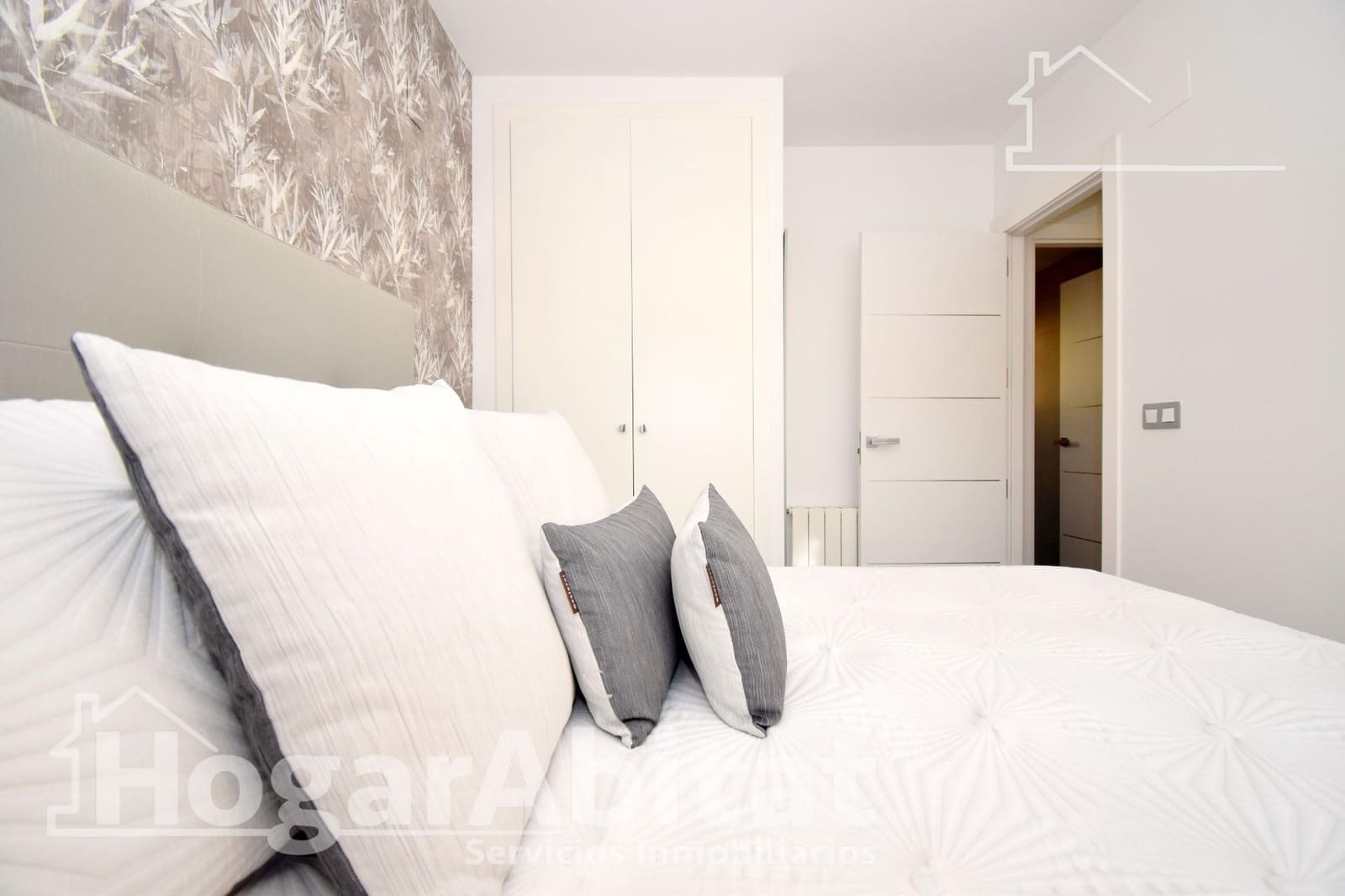 2 bedroom Penthouse for sale in Castello de la Plana with garage - € 239,900 (Ref: 9437170)