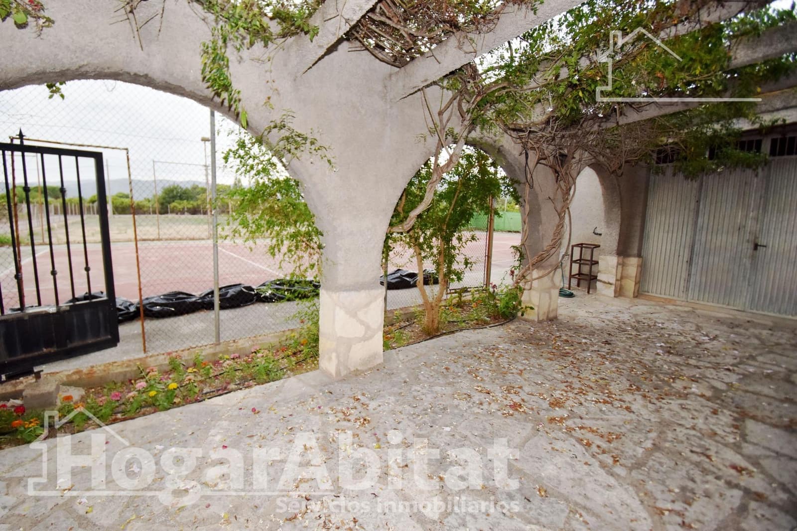 4 bedroom Villa for sale in Castello de la Plana with pool garage - € 325,000 (Ref: 9437174)