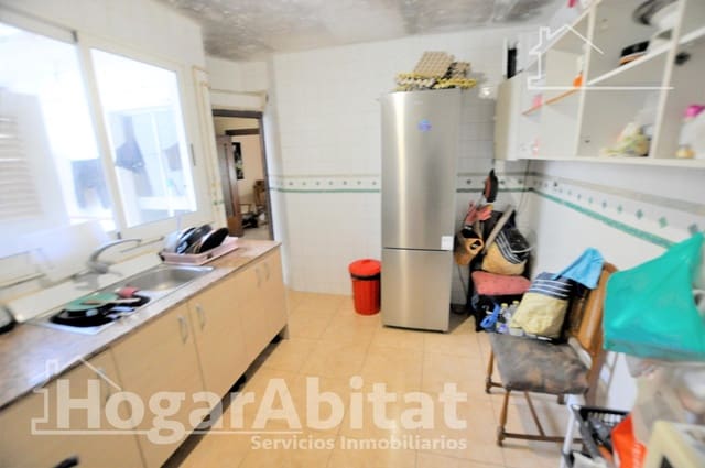 4 bedroom Flat for sale in Llíria - € 140,000 (Ref: 9437182)