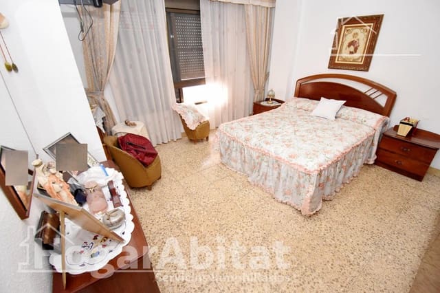 4 makuuhuone Asunto myytävänä paikassa Castelló de la Plana mukana 
autotalli - 160 000 € (Ref: 9440189)