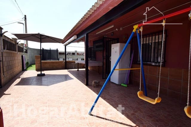 4 slaapkamer Villa te koop in Montserrat met zwembad - € 303.000 (Ref: 9446395)