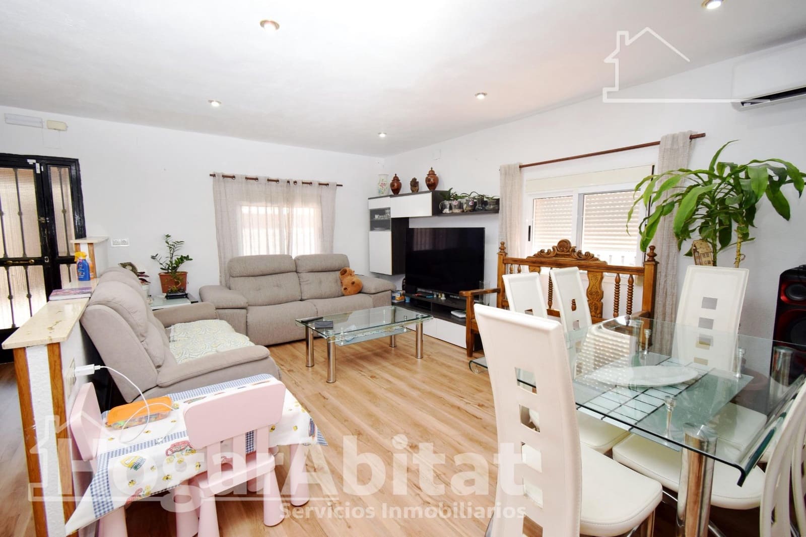 4 bedroom Villa for sale in Montserrat with pool - € 303,000 (Ref: 9446395)