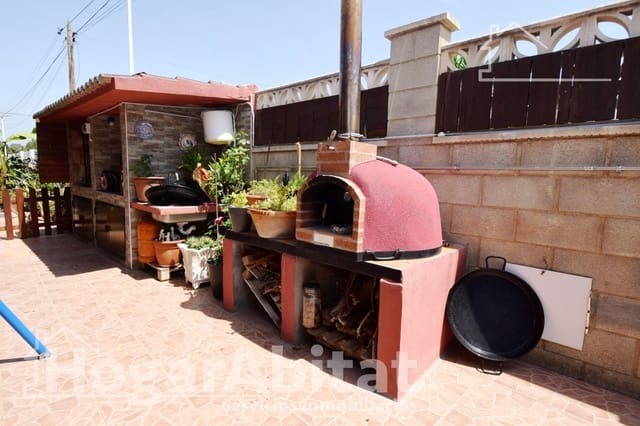 4 slaapkamer Villa te koop in Montserrat met zwembad - € 303.000 (Ref: 9446395)