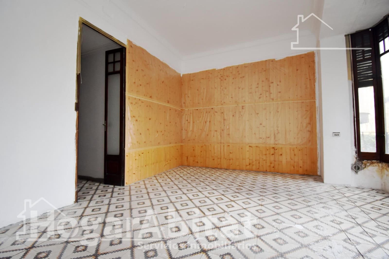 4 bedroom Flat for sale in Castello de la Plana - € 220,000 (Ref: 9449373)