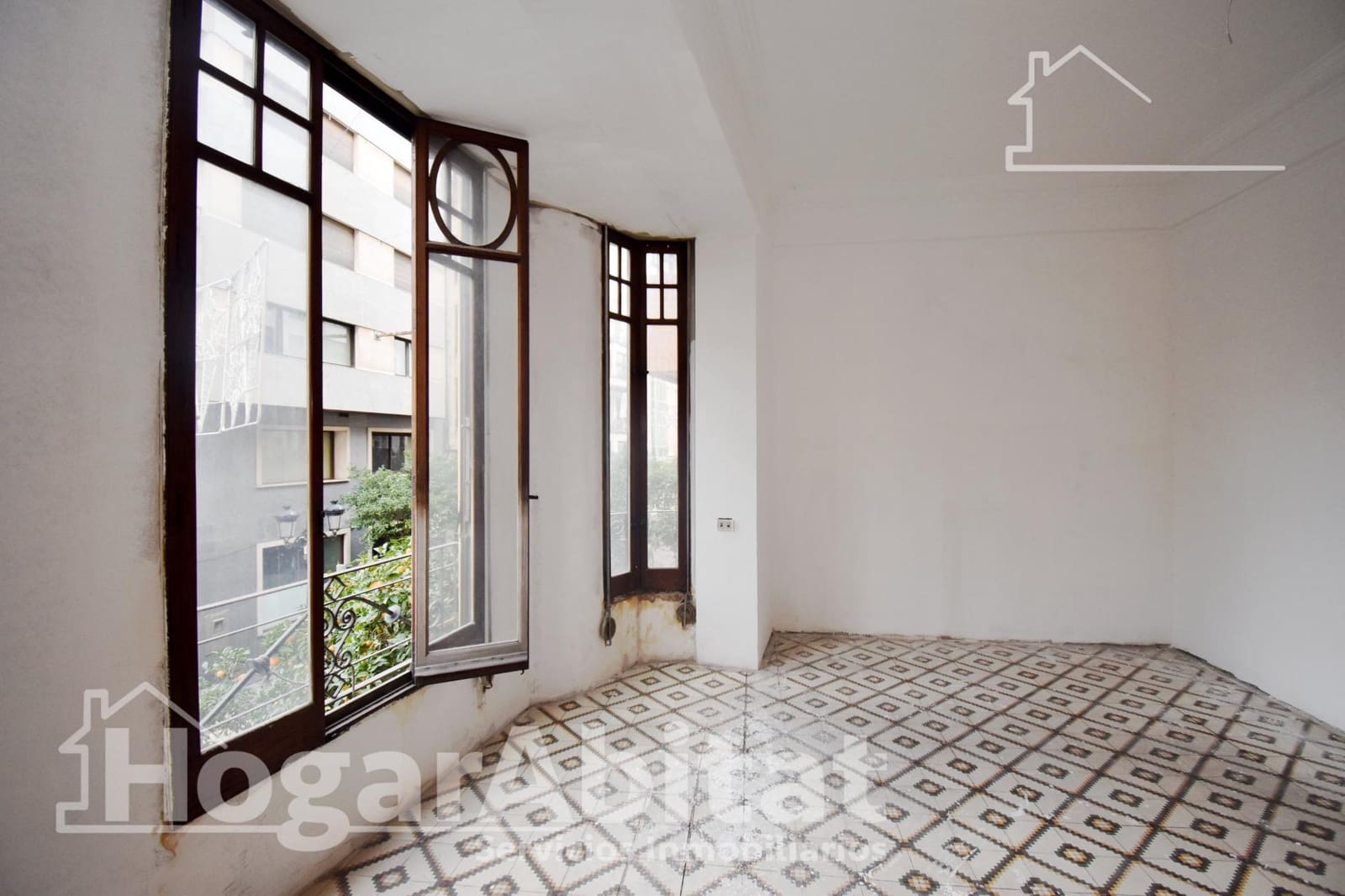 4 bedroom Flat for sale in Castello de la Plana - € 220,000 (Ref: 9449373)