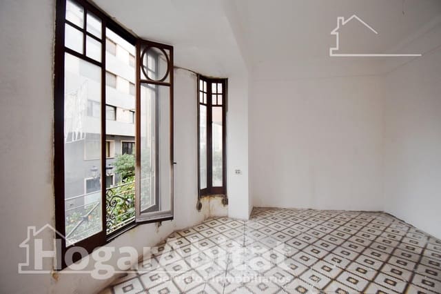 4 bedroom Flat for sale in Castelló de la Plana - € 220,000 (Ref: 9449373)