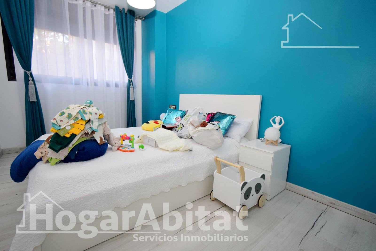 4 bedroom Flat for sale in Montserrat with garage - € 250,000 (Ref: 9449375)