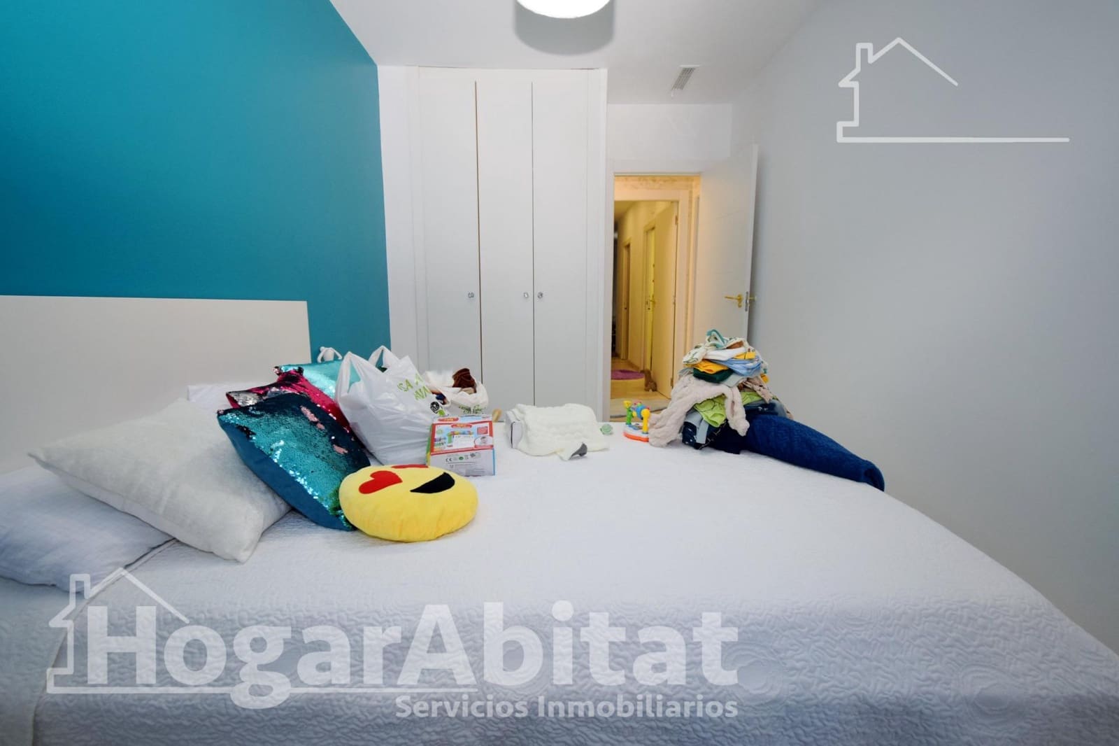 4 bedroom Flat for sale in Montserrat with garage - € 250,000 (Ref: 9449375)