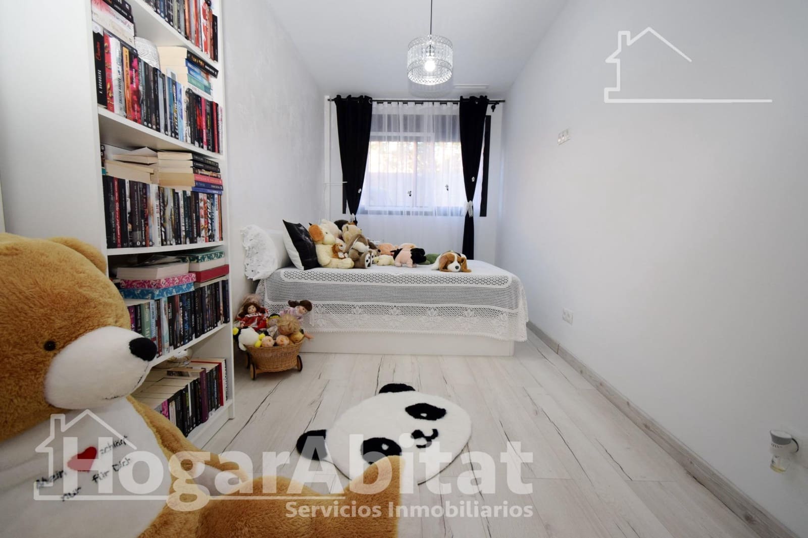 4 bedroom Flat for sale in Montserrat with garage - € 250,000 (Ref: 9449375)