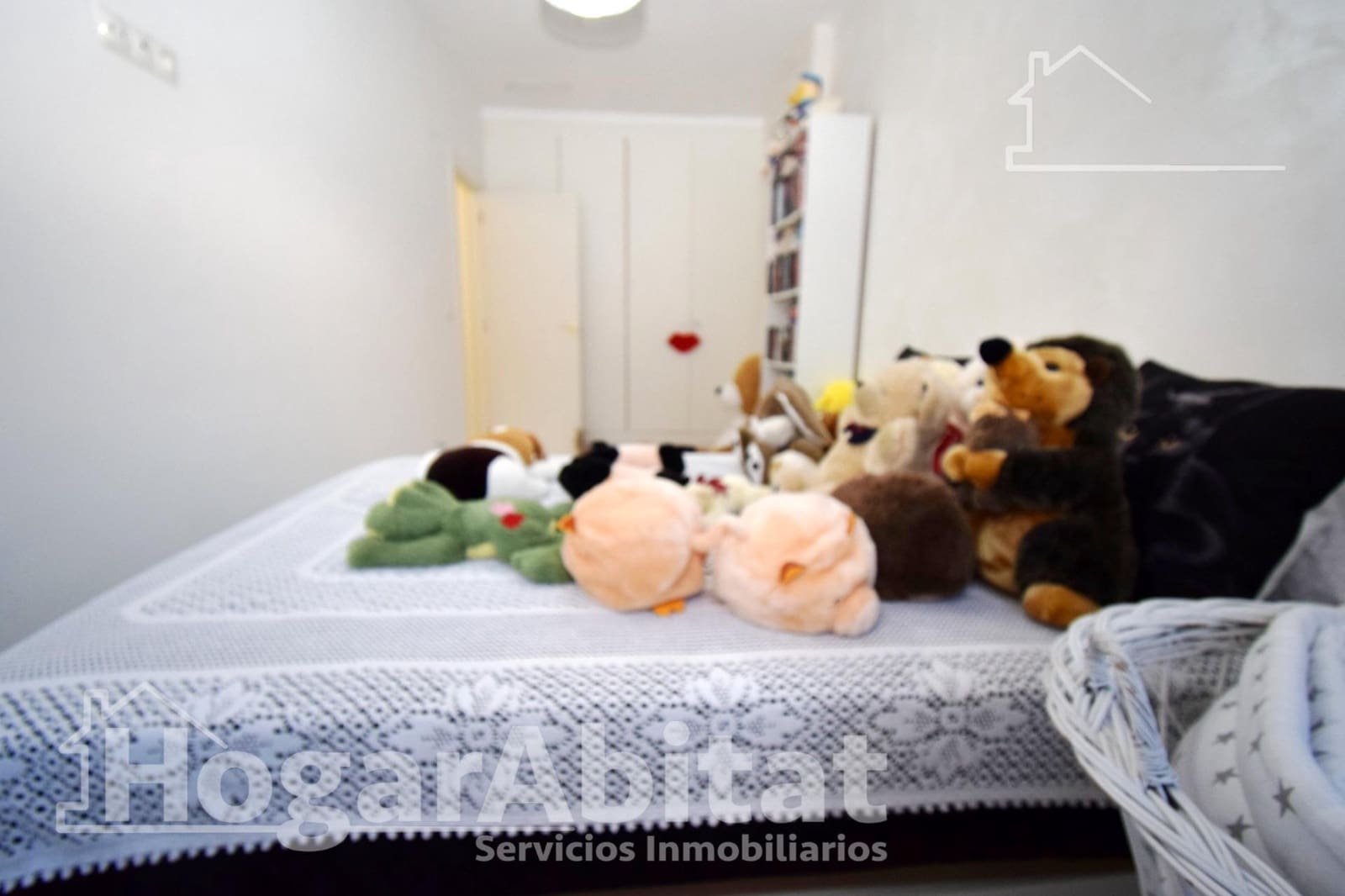 4 bedroom Flat for sale in Montserrat with garage - € 250,000 (Ref: 9449375)