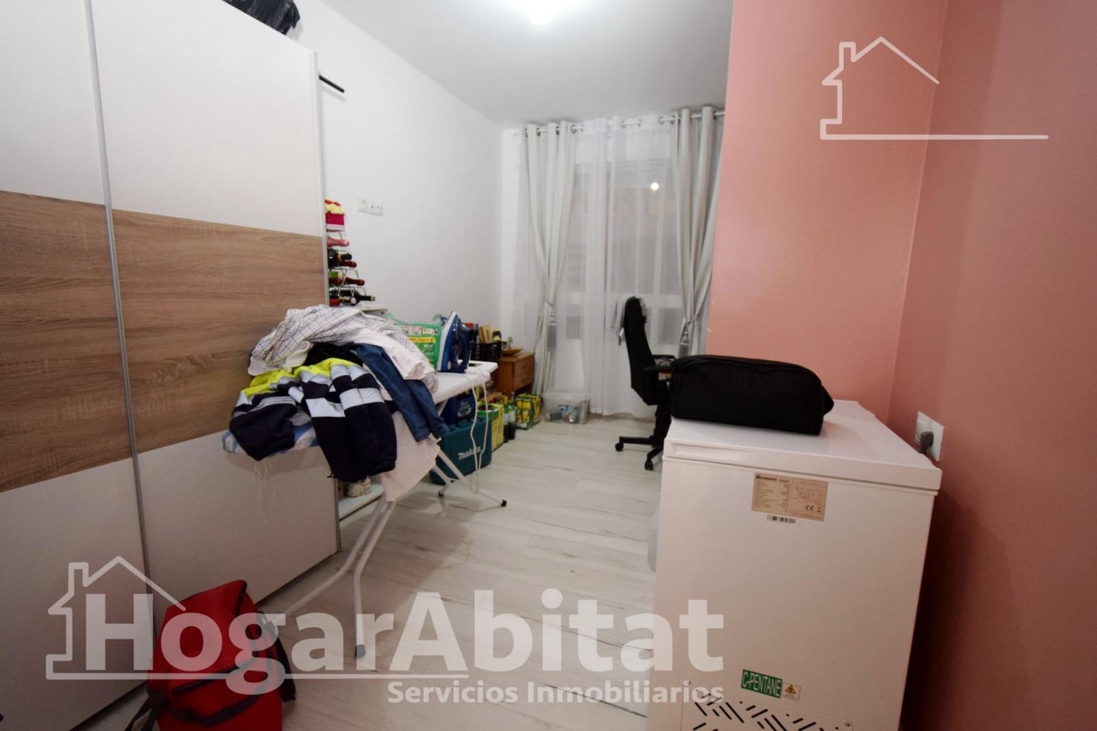 4 bedroom Flat for sale in Montserrat with garage - € 250,000 (Ref: 9449375)