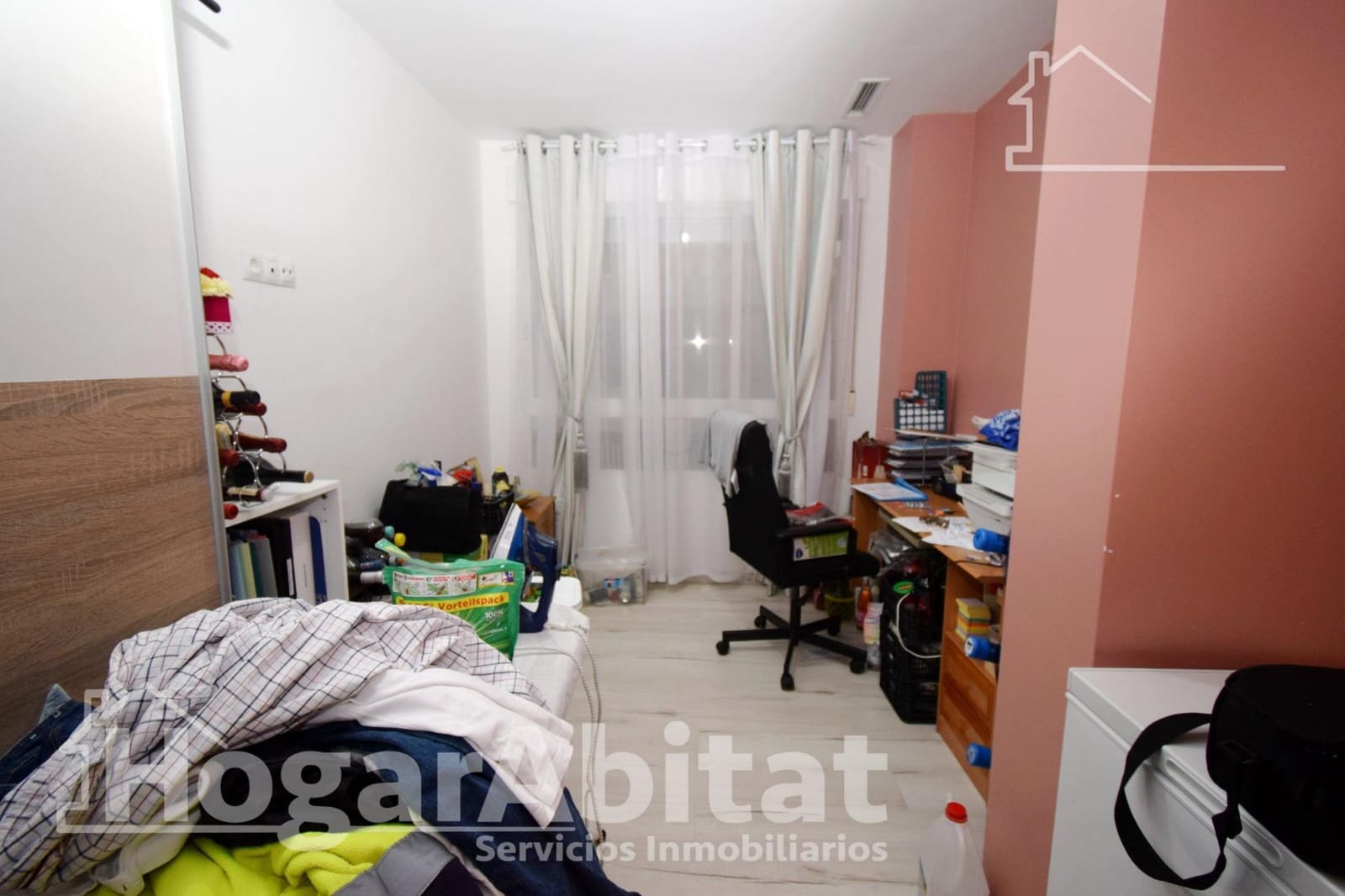 4 bedroom Flat for sale in Montserrat with garage - € 250,000 (Ref: 9449375)