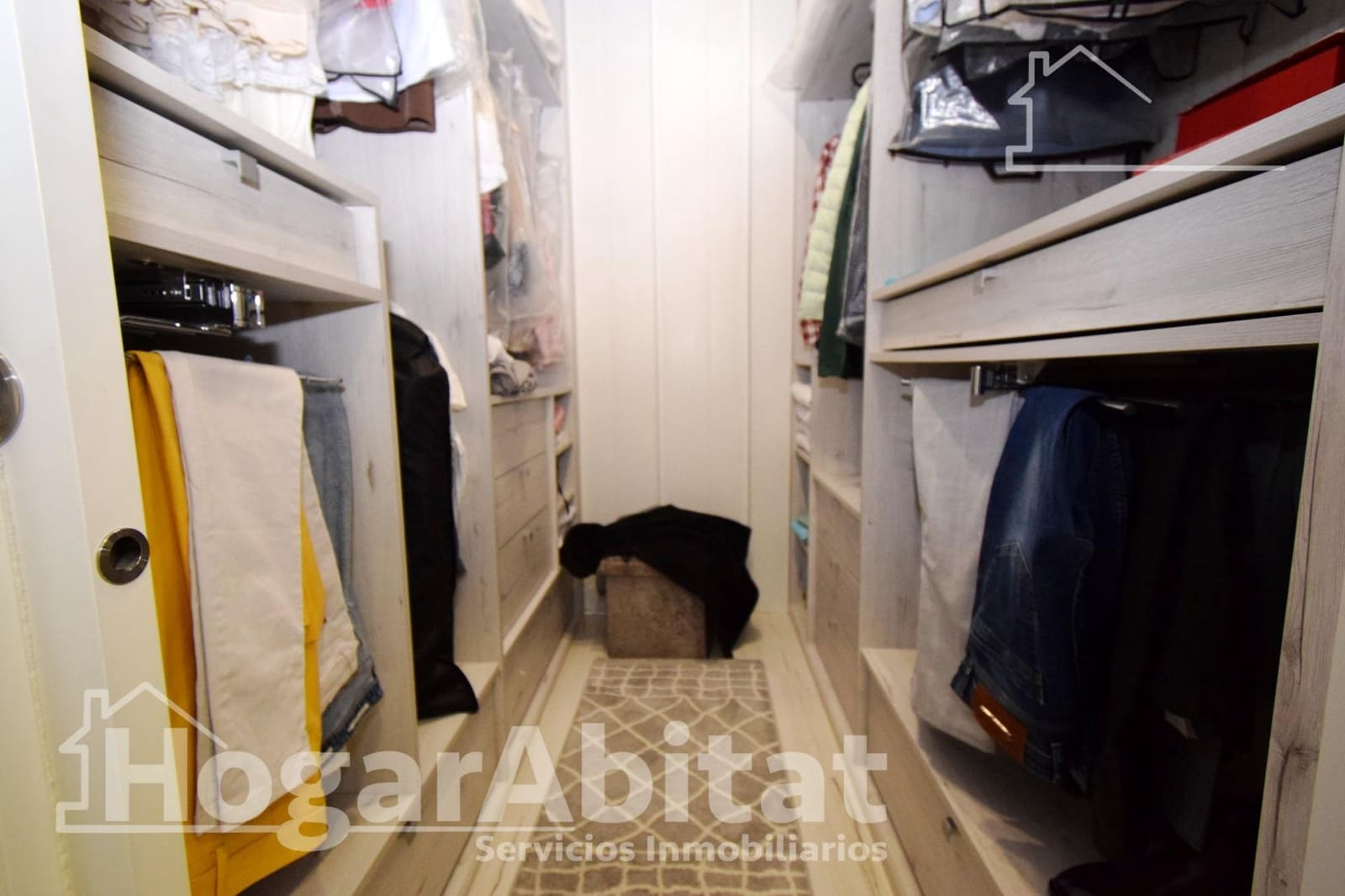 4 bedroom Flat for sale in Montserrat with garage - € 250,000 (Ref: 9449375)