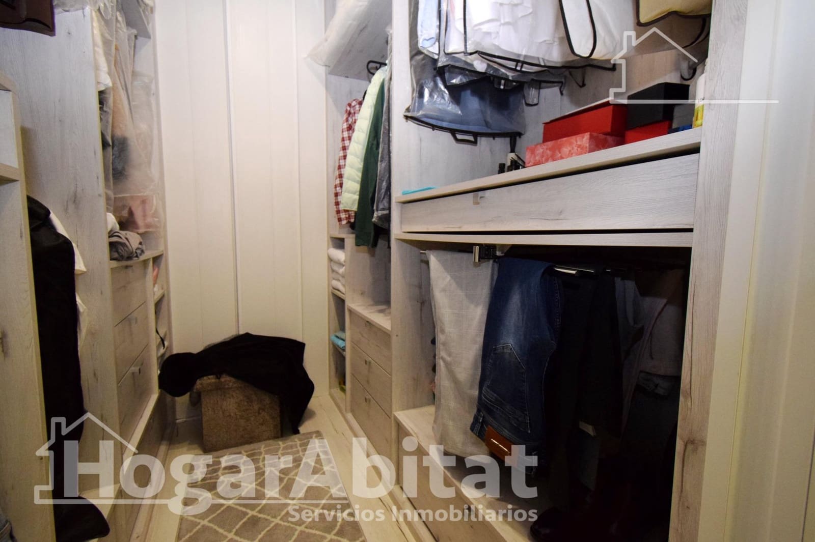 4 bedroom Flat for sale in Montserrat with garage - € 250,000 (Ref: 9449375)