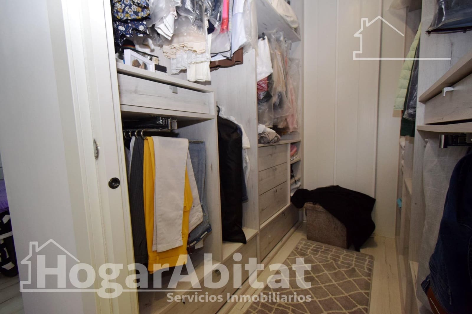 4 bedroom Flat for sale in Montserrat with garage - € 250,000 (Ref: 9449375)