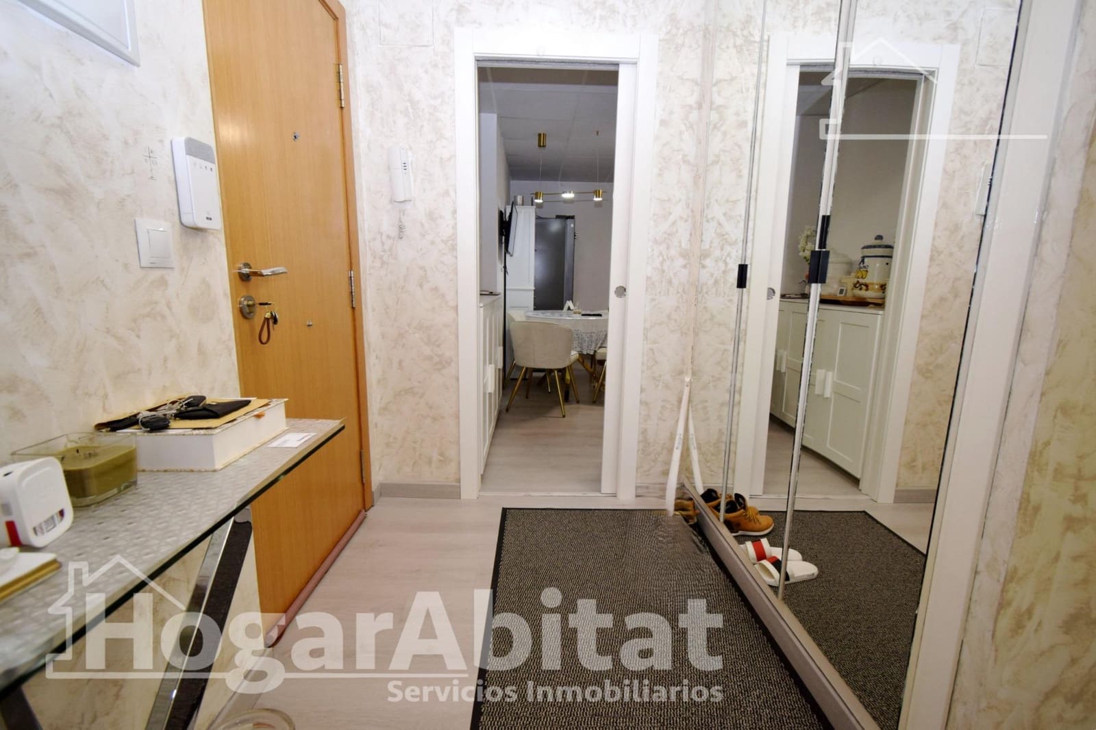 4 bedroom Flat for sale in Montserrat with garage - € 250,000 (Ref: 9449375)