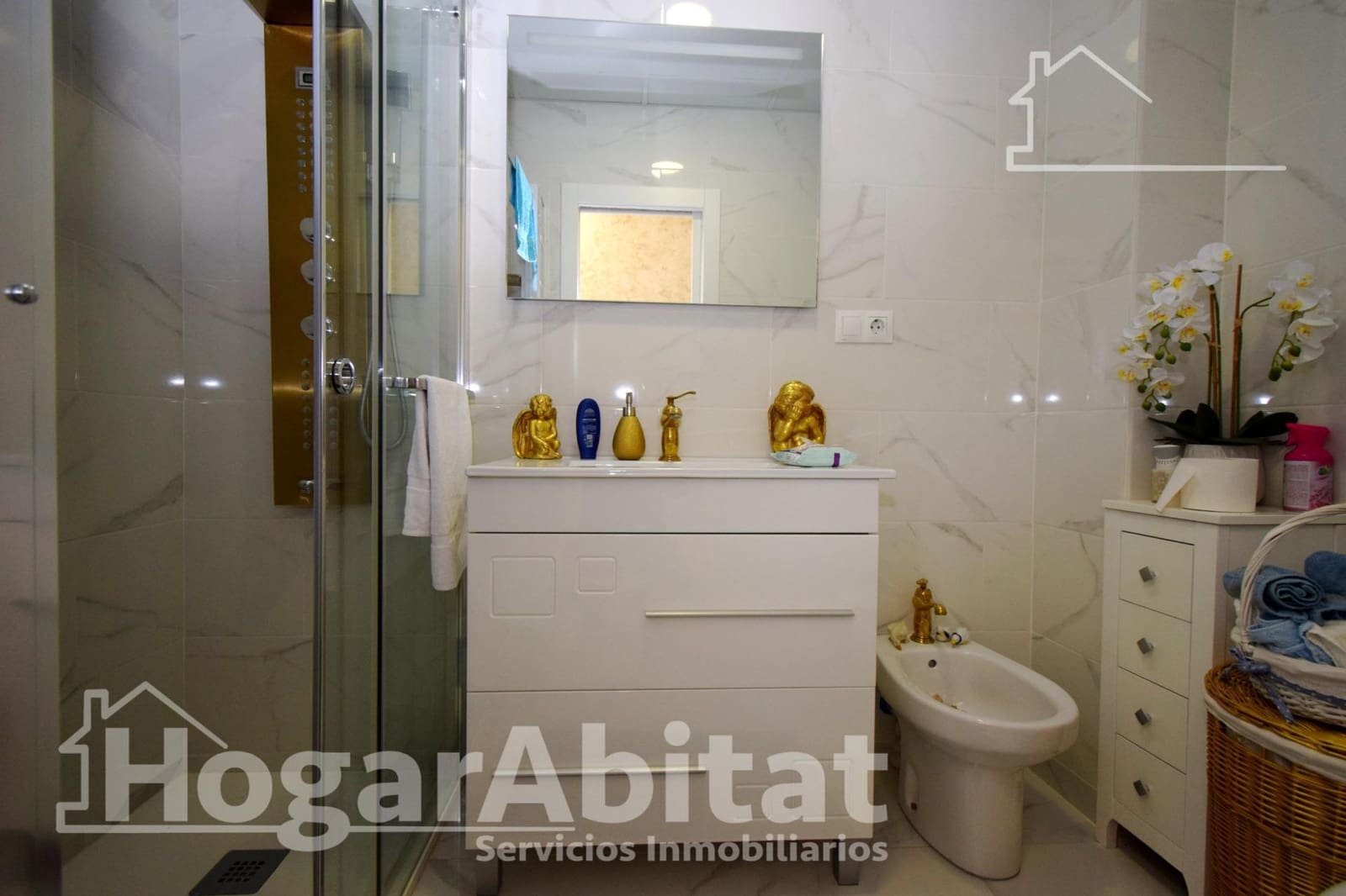 4 bedroom Flat for sale in Montserrat with garage - € 250,000 (Ref: 9449375)