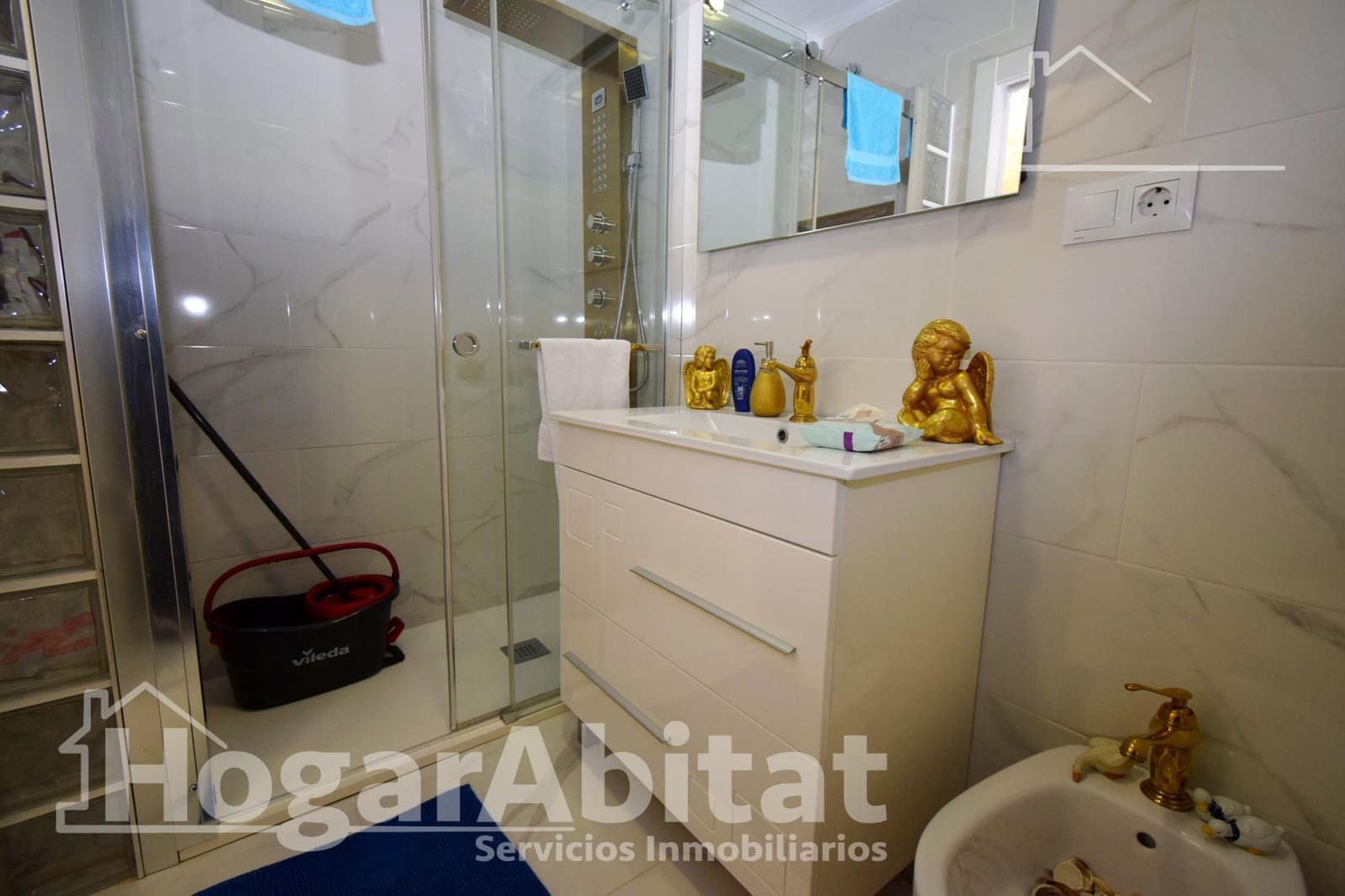 4 bedroom Flat for sale in Montserrat with garage - € 250,000 (Ref: 9449375)