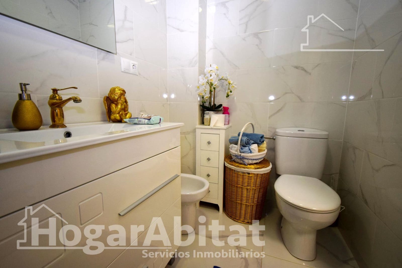 4 bedroom Flat for sale in Montserrat with garage - € 250,000 (Ref: 9449375)