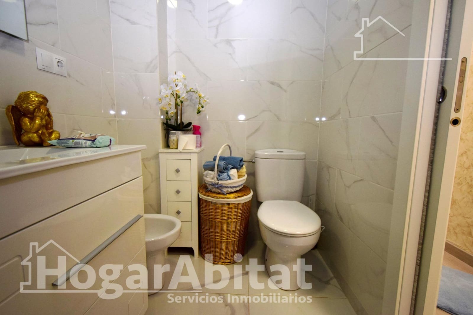 4 bedroom Flat for sale in Montserrat with garage - € 250,000 (Ref: 9449375)