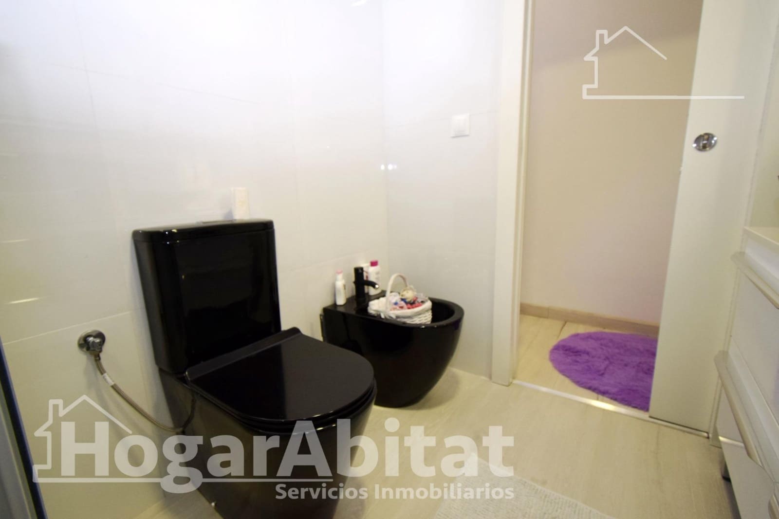 4 bedroom Flat for sale in Montserrat with garage - € 250,000 (Ref: 9449375)