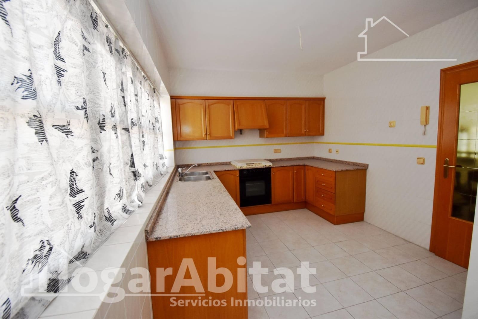 6 slaapkamer Rijtjeshuis te koop in Burriana / Borriana met garage - € 215.000 (Ref: 9451067)