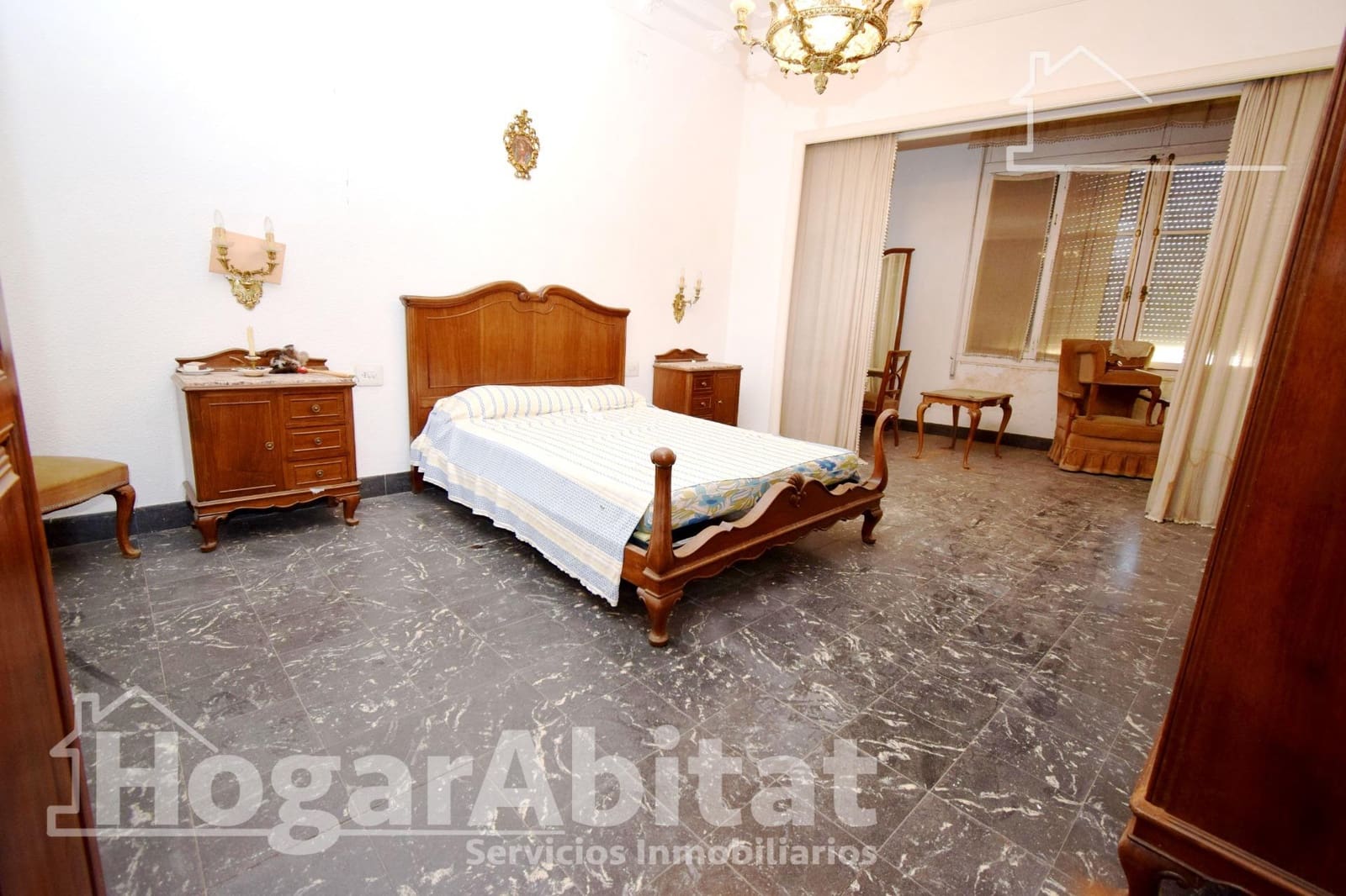 Casa de 7 habitaciones en Chiva en venta - 399.000 € (Ref: 9451072)