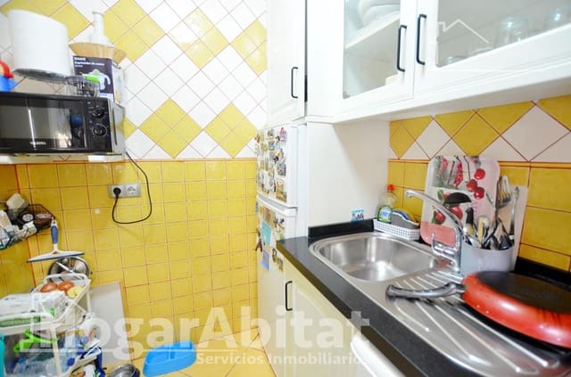 Leilighet til salgs i Carolinas Bajas, Alicante by - € 130 000 (Ref: 9456304)