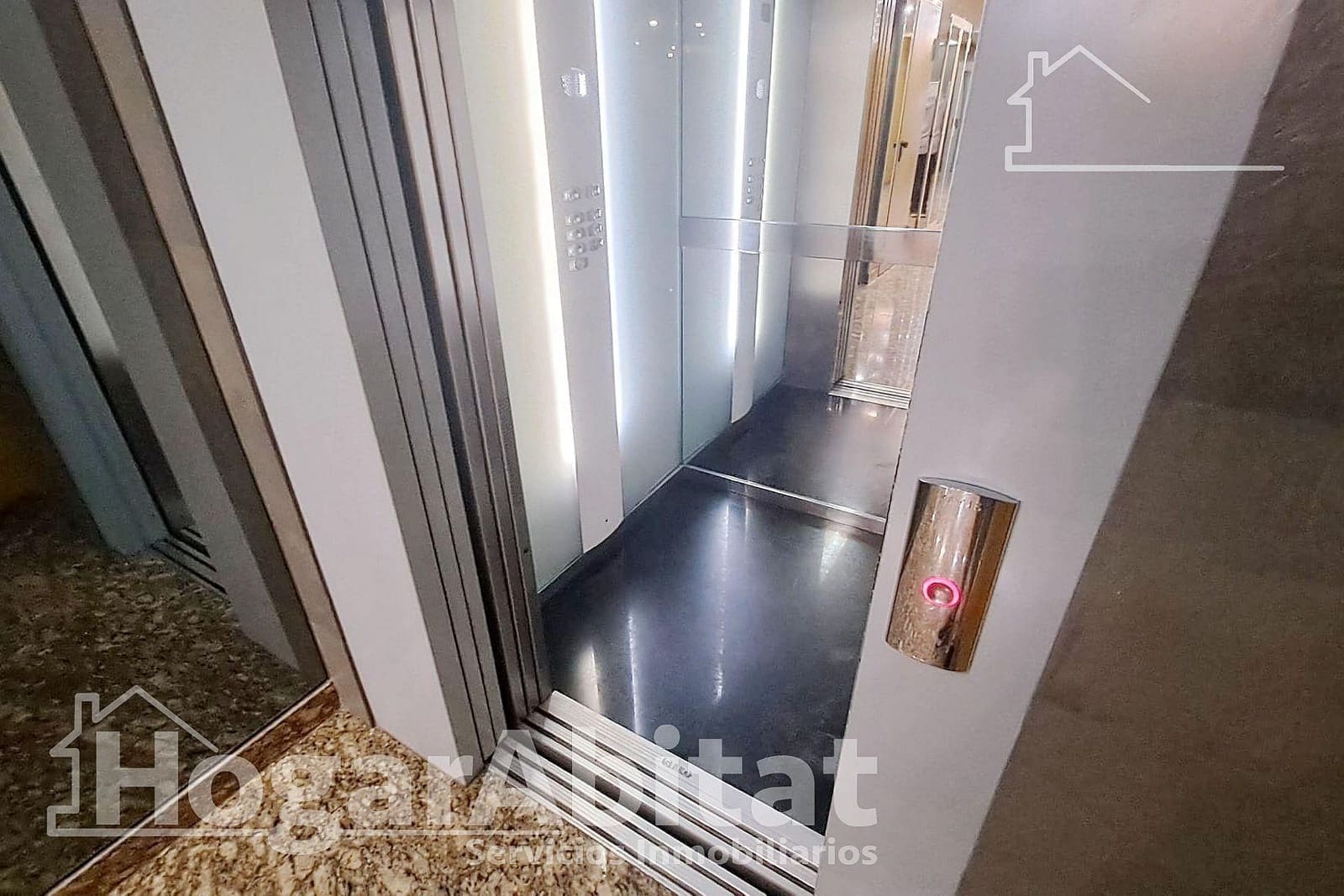 2 bedroom Flat for sale in Castello de la Plana with garage - € 228,000 (Ref: 9456308)