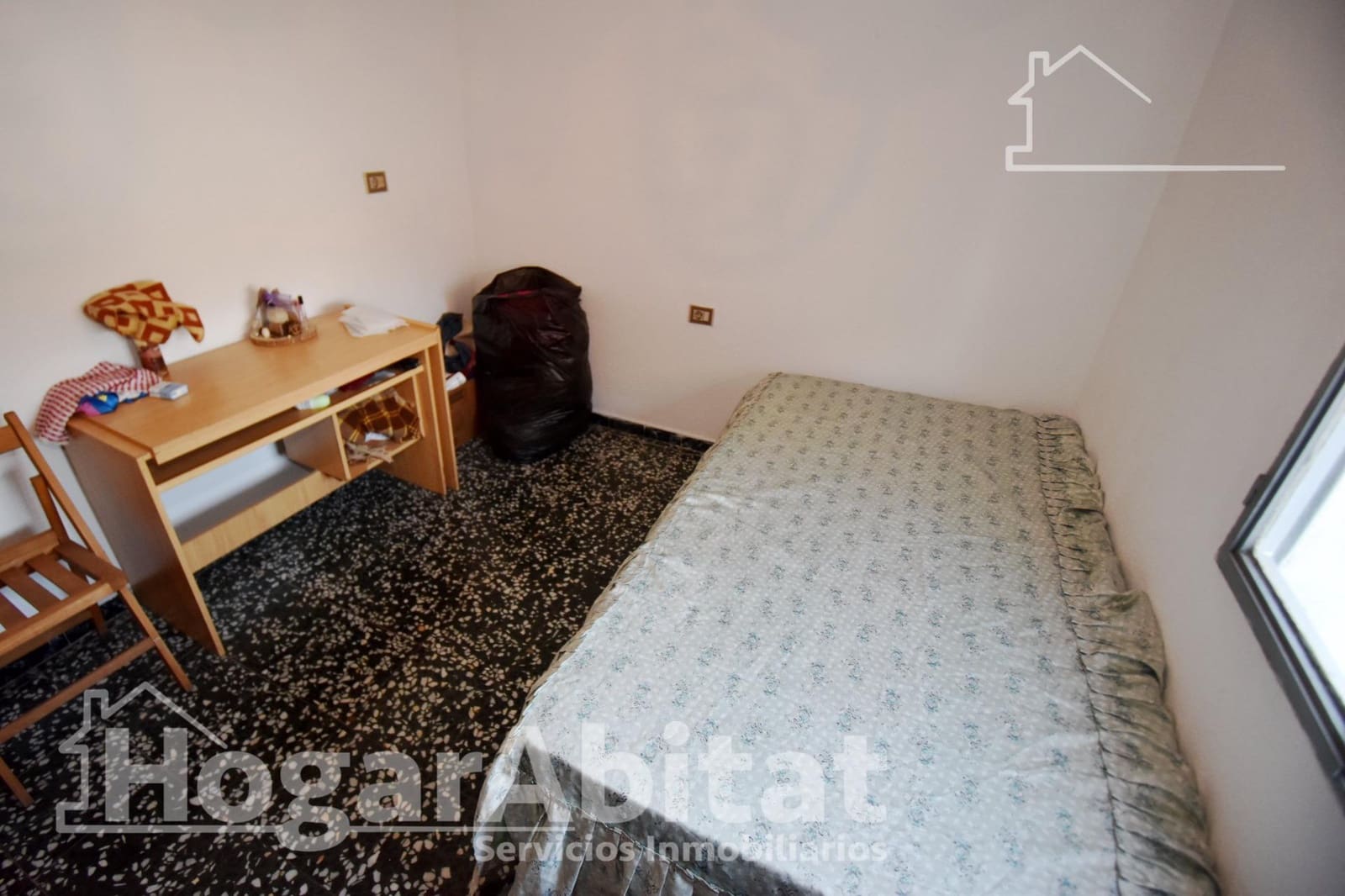 4 bedroom Flat for sale in Castello de la Plana with garage - € 150,000 (Ref: 9456312)