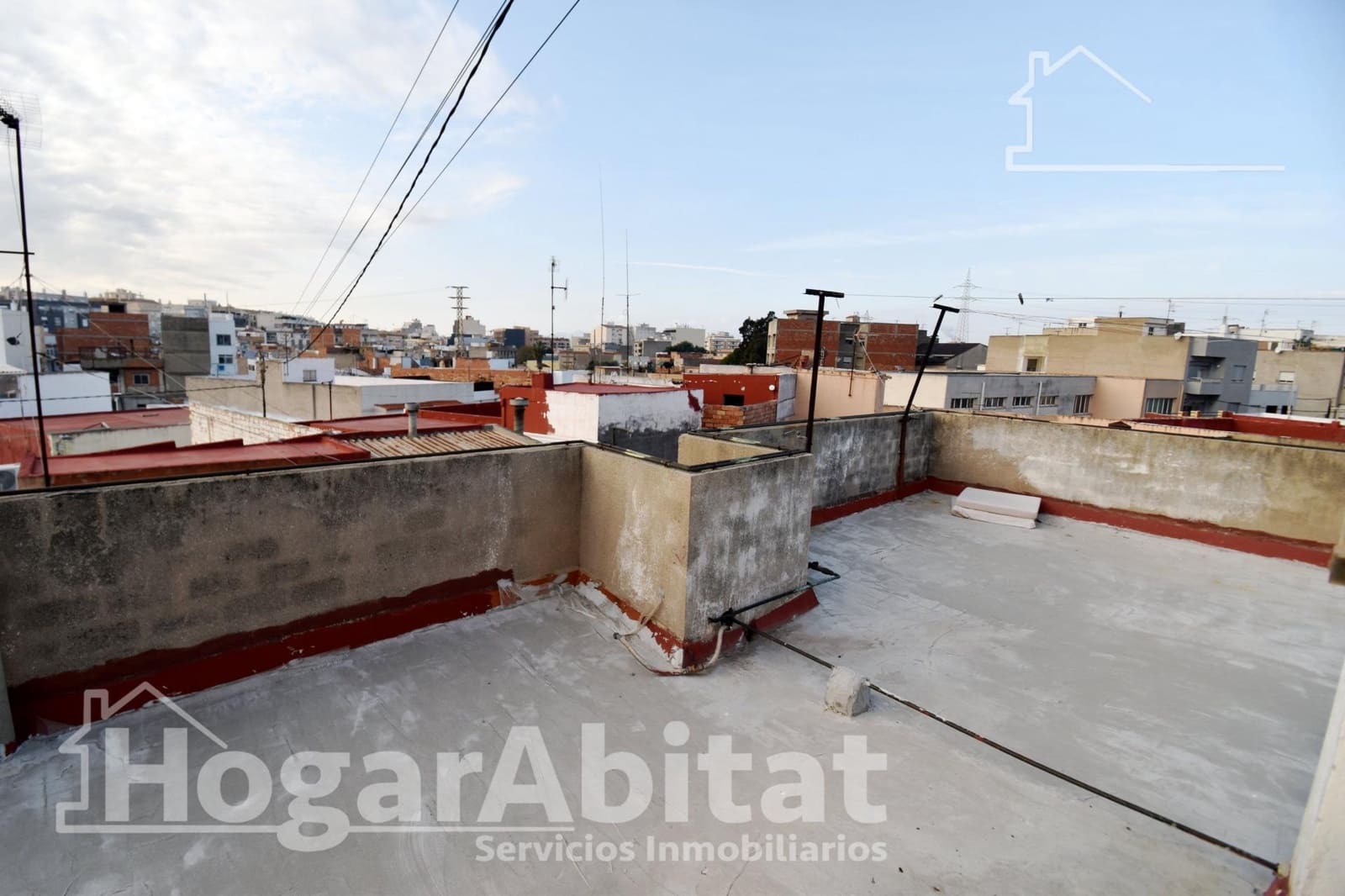 4 bedroom Flat for sale in Castello de la Plana with garage - € 150,000 (Ref: 9456312)