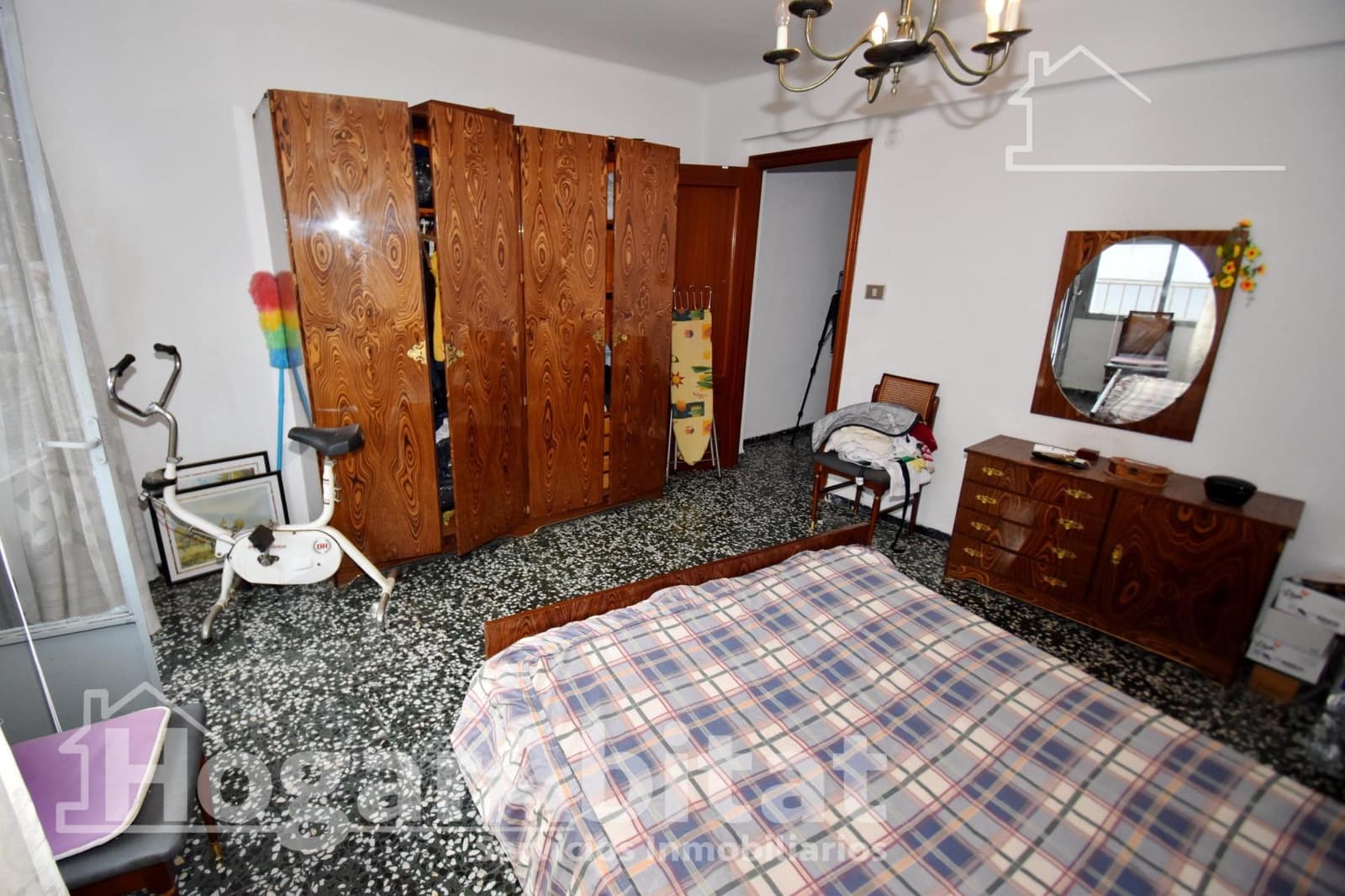 4 bedroom Flat for sale in Castello de la Plana with garage - € 150,000 (Ref: 9456312)