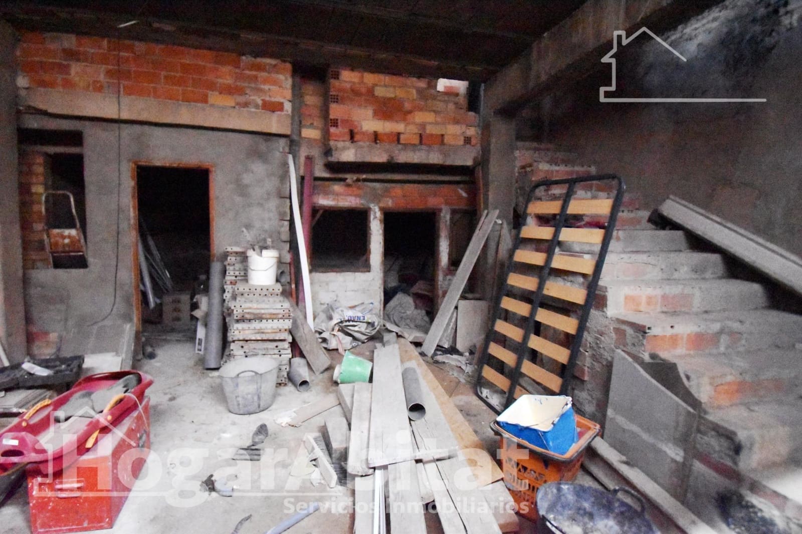 4 bedroom Flat for sale in Castello de la Plana with garage - € 150,000 (Ref: 9456312)