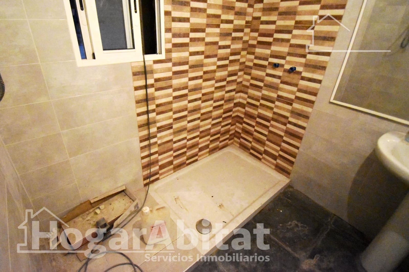 4 bedroom Flat for sale in Castello de la Plana with garage - € 150,000 (Ref: 9456312)