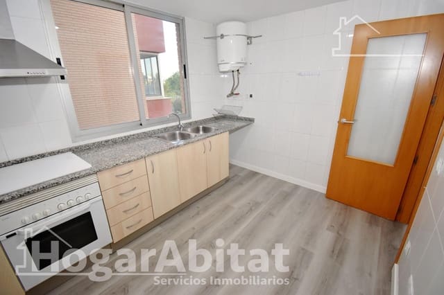 4 bedroom Flat for sale in Castelló de la Plana with garage - € 210,000 (Ref: 9462409)