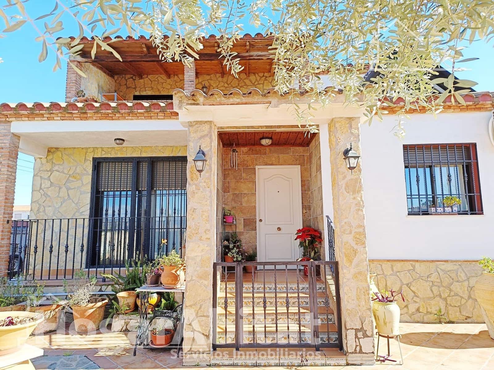 5 sypialnia Willa na sprzedaż w Castello de la Plana z basenem garażem - 285 000 € (Ref: 9462411)