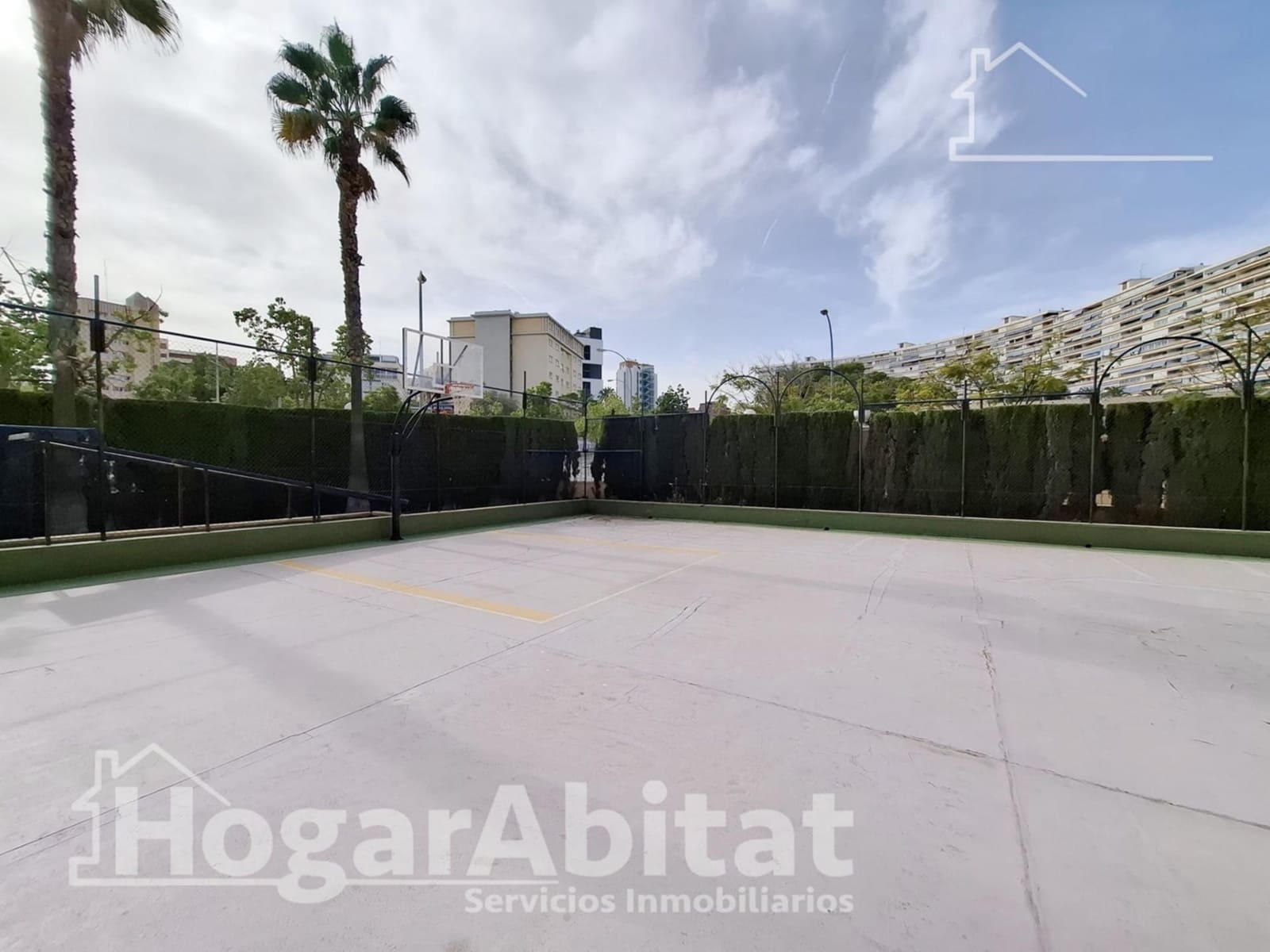 Piso de 2 habitaciones en Playa de San Juan en venta con piscina garaje - 690.000 € (Ref: 9462425)