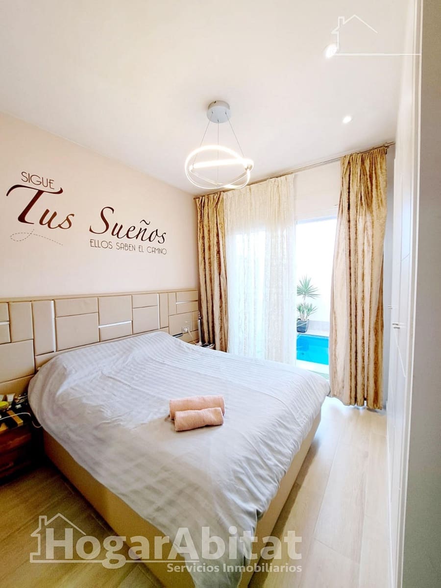 Chalet de 3 habitaciones en Pilar de la Horadada en venta con piscina garaje - 439.000 € (Ref: 9465809)