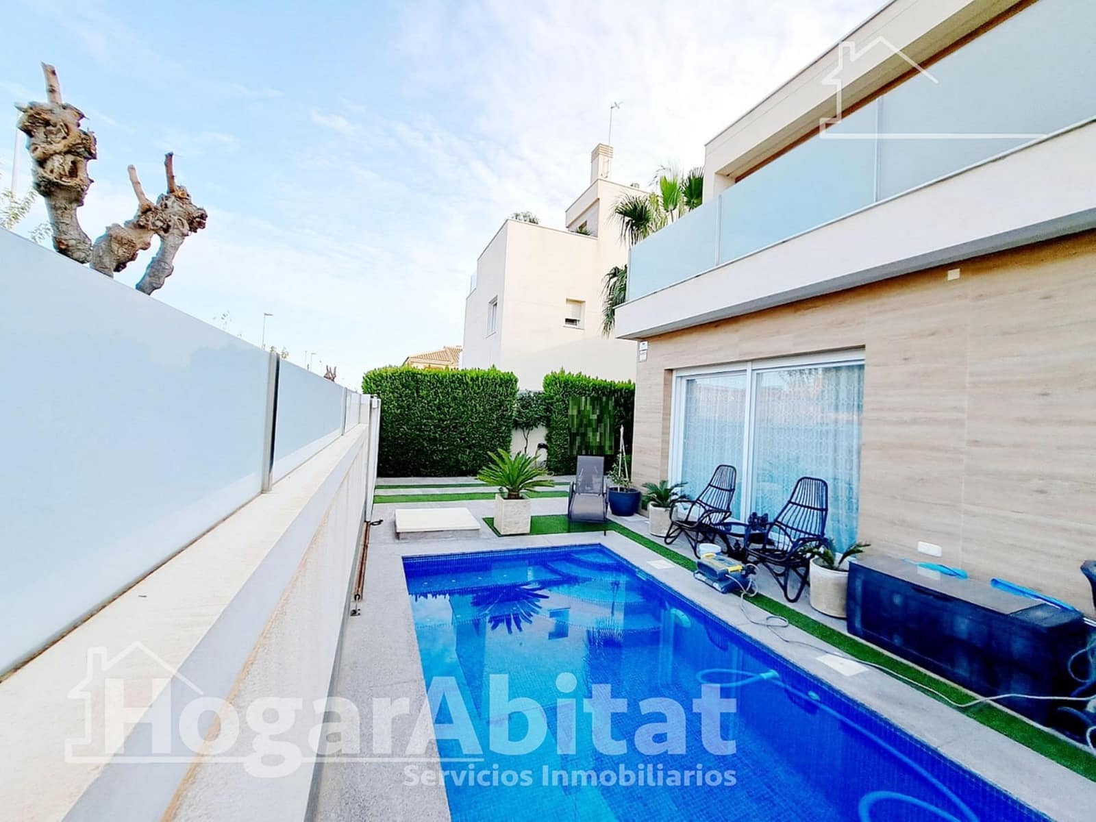Chalet de 3 habitaciones en Pilar de la Horadada en venta con piscina garaje - 439.000 € (Ref: 9465809)